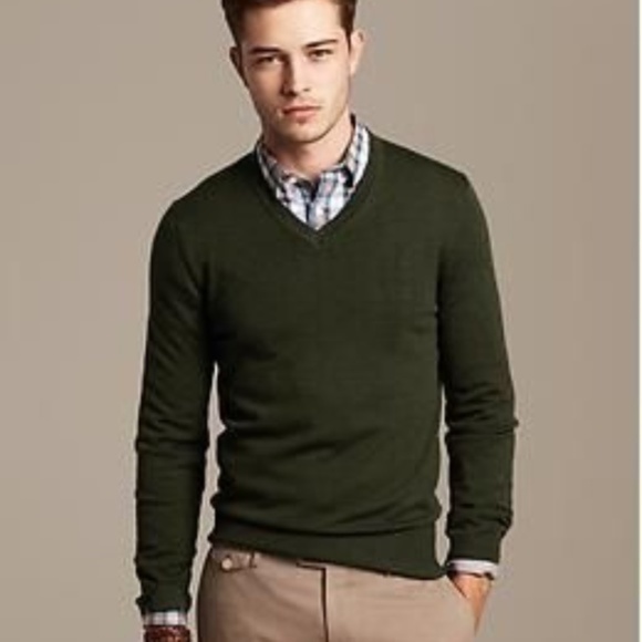 Banana Republic Other - Banana Republic Moss Green Wool V Neck Sweater L